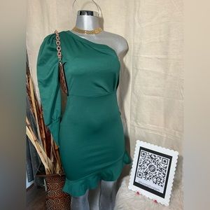 AMASOO, NWT, Women Green One Shoulder/Long Sleeve Dress, Sz: Small.